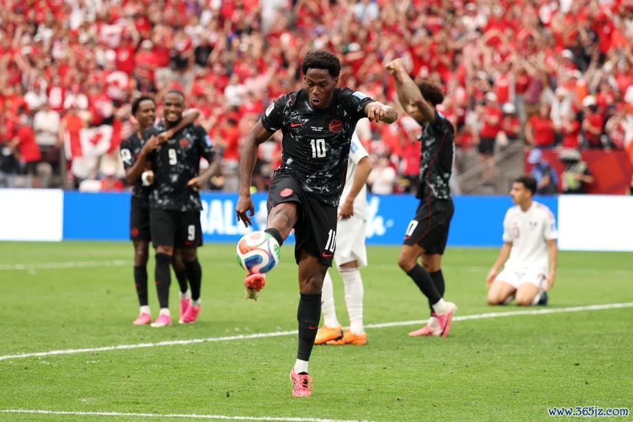 [图]天下杯：戴维戴帽 加拿大6-0大捷卡塔尔亚搏体育世界杯中国官网首页